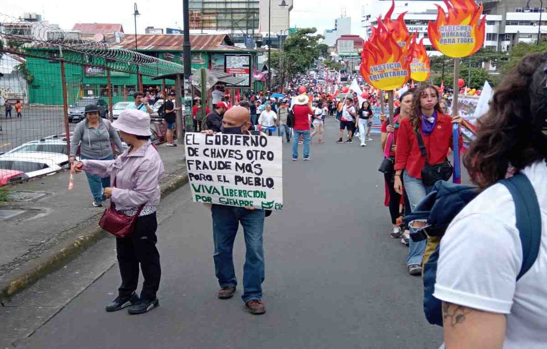 Con mensajes sobre diferentes temas.jpg vv