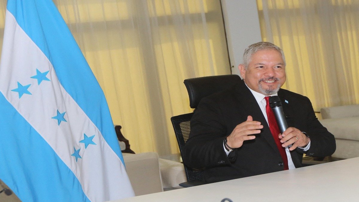 Enrique Reina, canciller Honduras 1