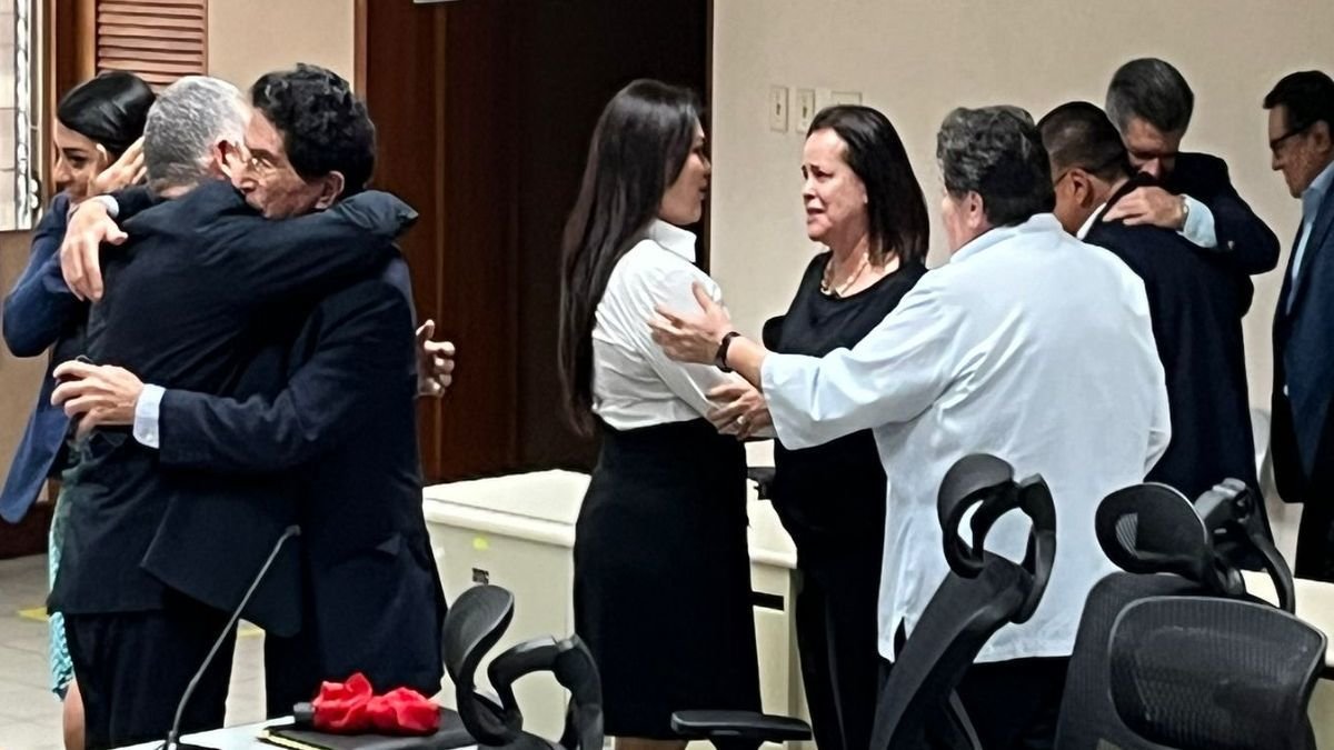 El exministro Roberto Doble le puso punto final al juicio Crucitas luego de ser absuelto. Foto Sócrates Colindres