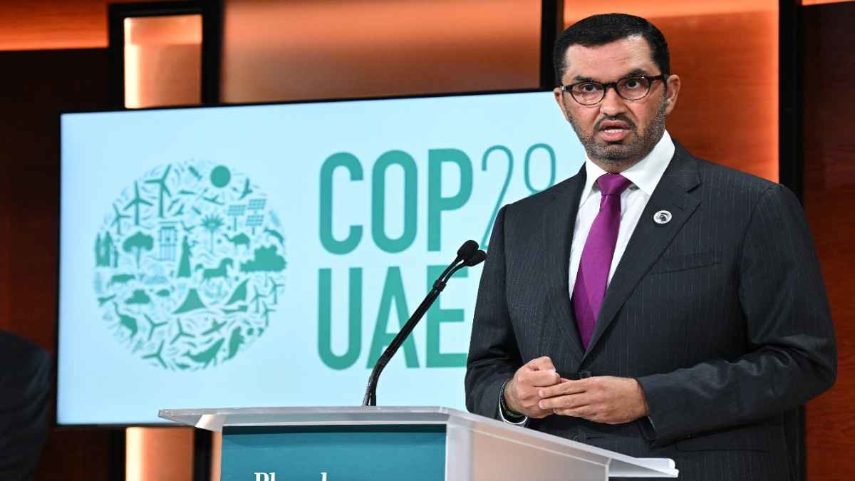 El presidente de la COP28 sobre cambio climático Sultan Ahmed al-Jaber habla durante la Exhibición Internacional de Petróleo. Foto: Bryan Bedder / Getty Images North America / AFP.