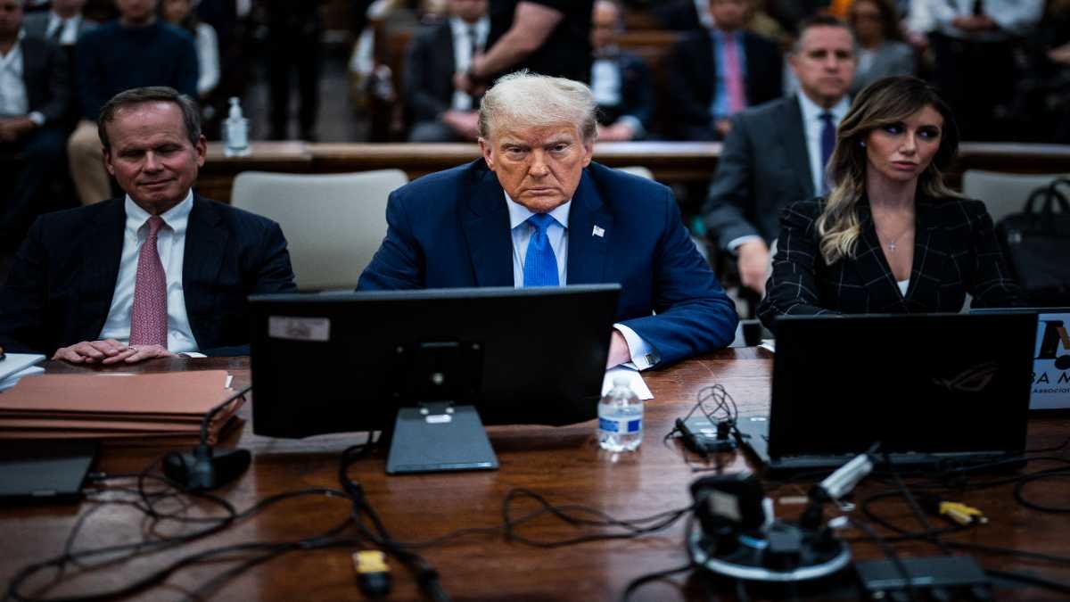 El ex presidente de Estados Unidos, Donald Trump cuando asistió a la Corte Suprema de Nueva York, el 6 de noviembre, 2023. Foto: Jabin Botsford / Pool / AFP.