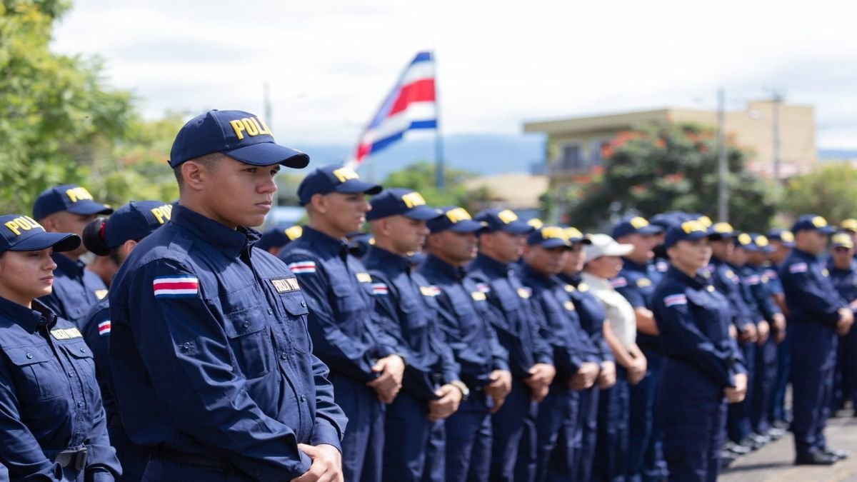 El año cierra con 786 nuevos oficiales de la Fuerza Pública que lucharan por volver a darle a la población