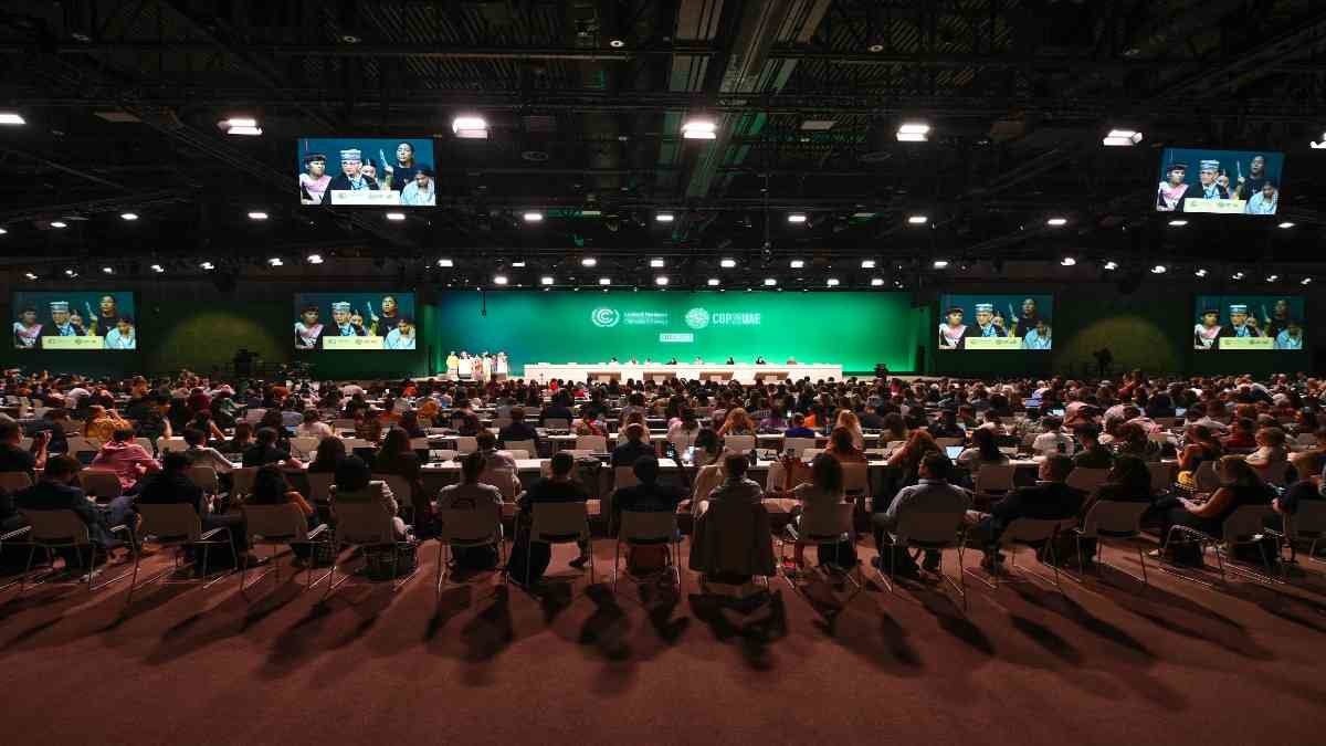 Imagen de la reunión plenaria de la COP28 este lunes. Foto: AFP.