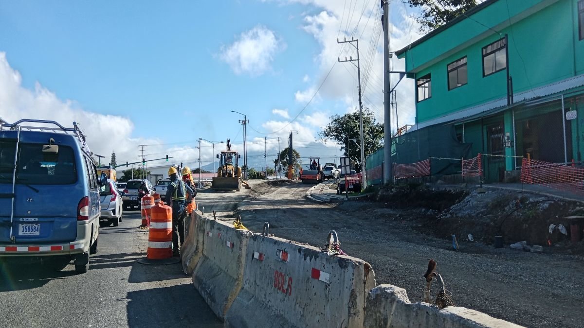 Las obras de infraestructura pública son claves para el desarrollo económico, según la OCDE. Foto: Sócrates Colindres.