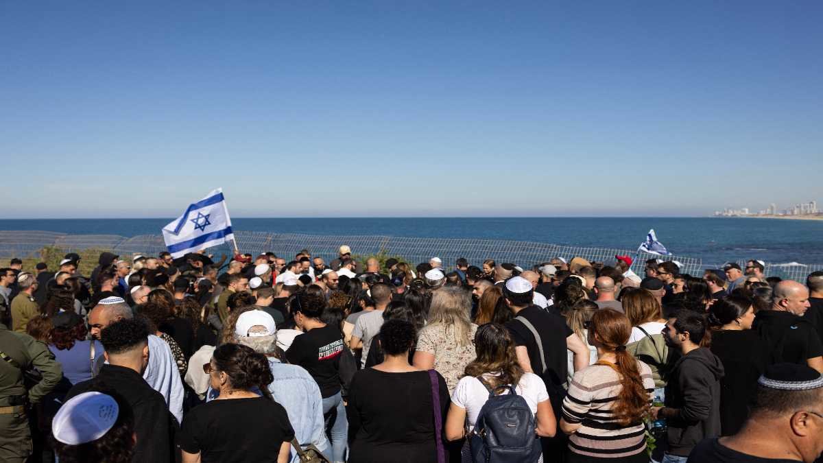 Este viernes tuvo lugar el funeral de Eden Zachariya, uno de los rehenes israelíes de Hamas. Foto: Oren Ziv / AFP.