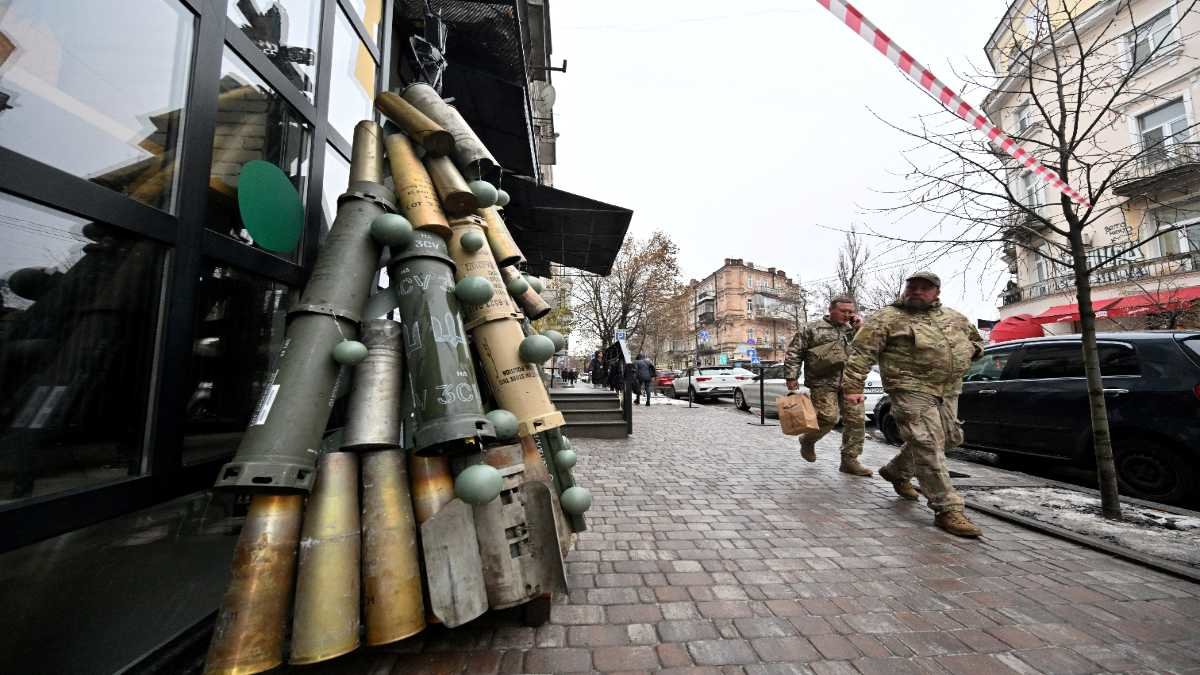 En Ucrania la invasión rusa ha supuesto una nueva normalidad para la población. Foto: Sergei Supinsky / AFP.