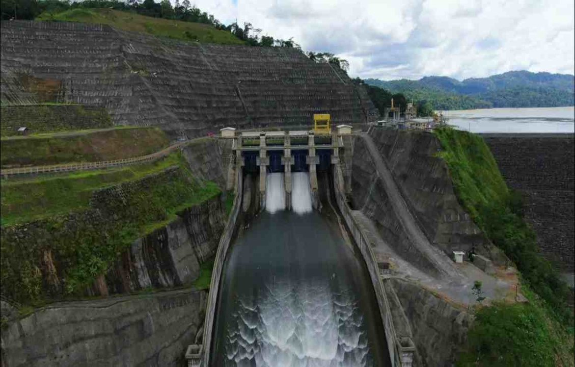 La planta hidroeléctrica Reventazón sufre un parón por  trabajos de mantenimiento del embalse.