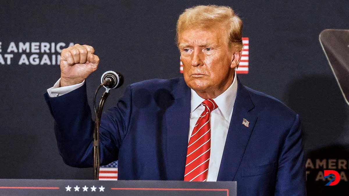 El ex presidente de Estados Unidos, Donald Trump, luego de su discurso en Clinton, Iowa, el sábado. Foto: Tannen Maury / AFP.