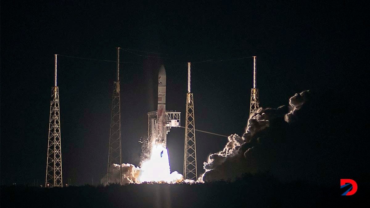 El cohete Vulcan Centaur, de United Launch Alliance (ULA), despegó en su viaje inaugural de la estación espacial de Cabo Cañaveral. Foto: Chandan Khanna / AFP.