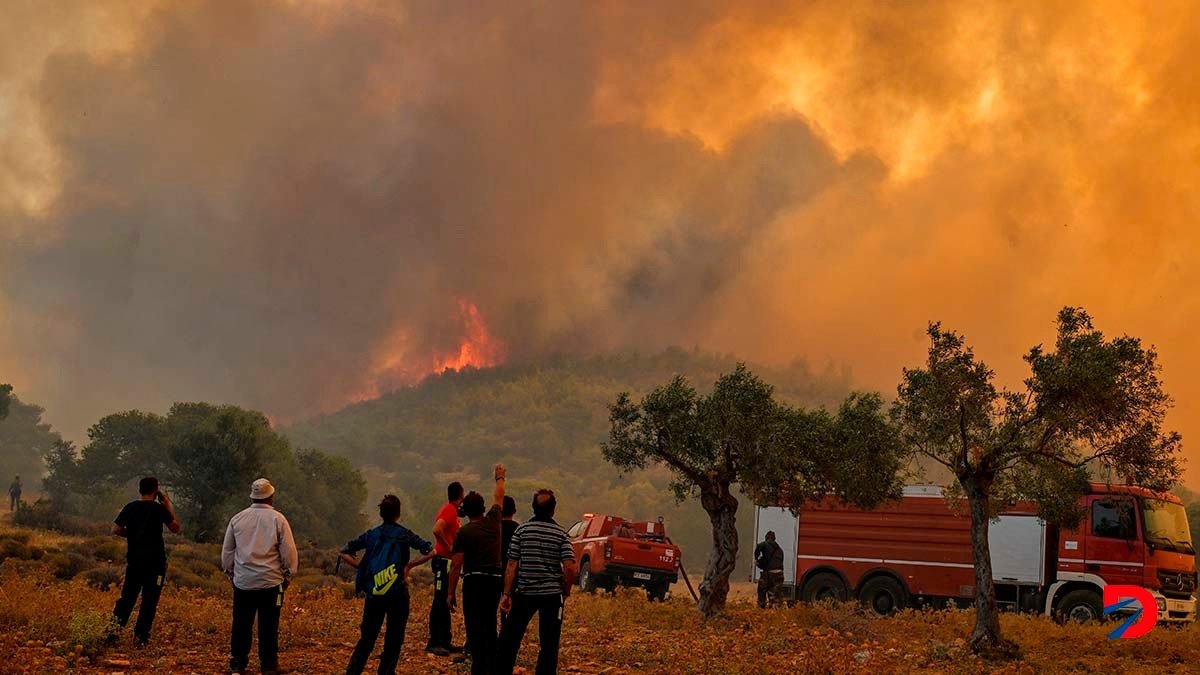 En julio de 2023 se registró este incendio de grandes proporciones cerca de Atenas, en Grecia. Foto: Louisa Gouliamaki / AFP.