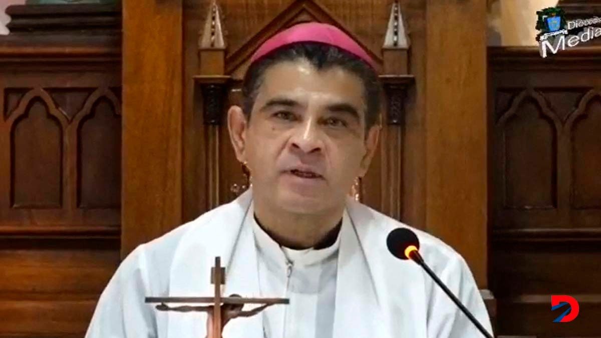 Rolando Álvarez, obispo de Matagalpa, fue liberado por el gobierno de Ortega, pero enviado a El Vaticano. Foto: Alan Putra / @diocesisdematagalpa / AFP.