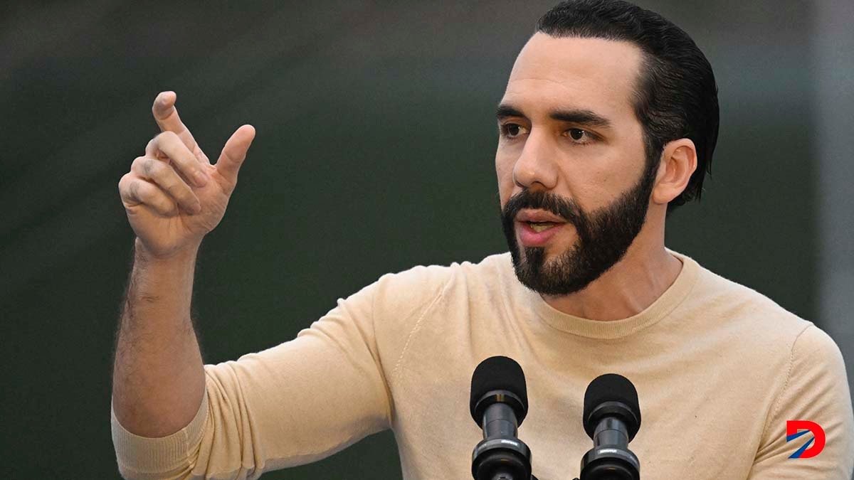 El presidente salvadoreño, Nayib Bukele sería reelecto sin contratiempos, según una encuesta difundida este martes. Foto Marvin Recinos / AFP.