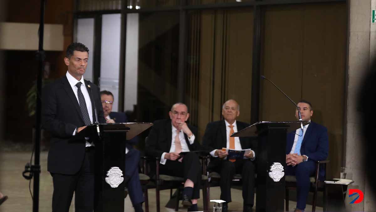 El fiscal general Carlo Díaz le toco exponer cuales eran los acuerdo conseguidos durante la reunión en Casa Presidencial con los tres poderes de la República