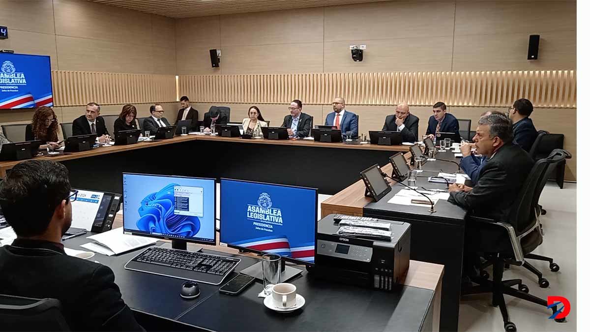 En la reunión de jefes de fracción acordaron que se reuniran durante el martes 30 de enero para terminar de analizar los proyectos pendientes en aspectos de seguridad. Foto SCL