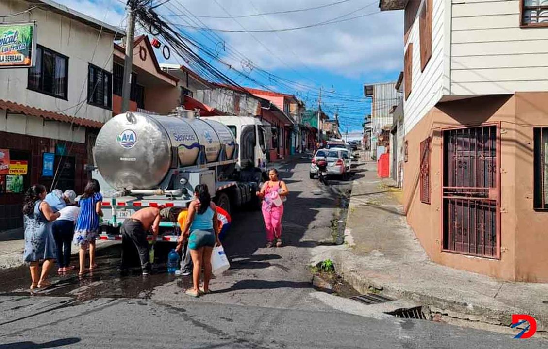 Vecinos de cinmco cantones de San José se vieron afectados por una contaminación de agua que se dio en una afluente que abastece a la Plantabilizadora en Guadalupe.