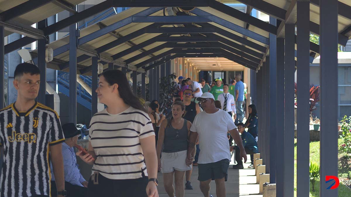 Los votantes del Canton central de Heredia asistieron al CTP de Mercedes Norte donde se realizó el sufragio en PUE. Foto: Sócrates Colindres.