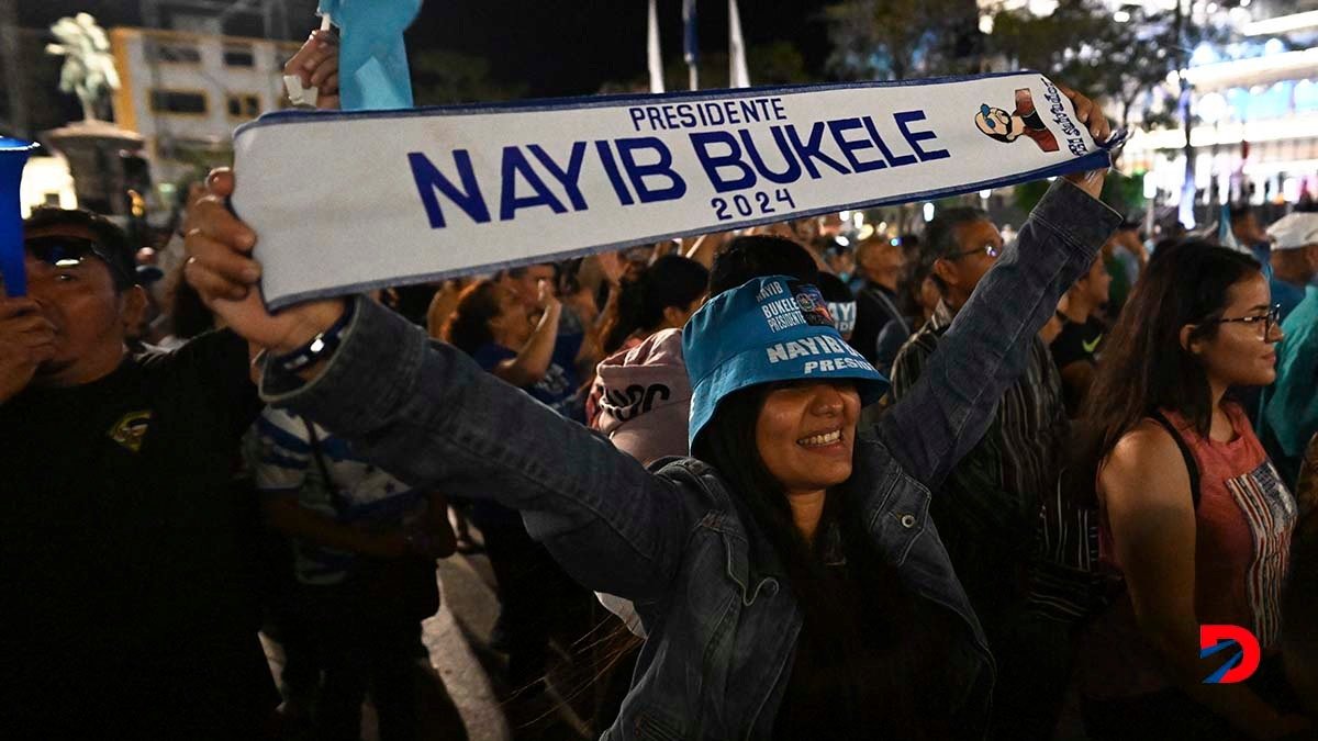 Seguidores del presidente Nayib Bukele celebraron su victoria el domingo por la noche. Foto: Marvin Recinos / AFP.