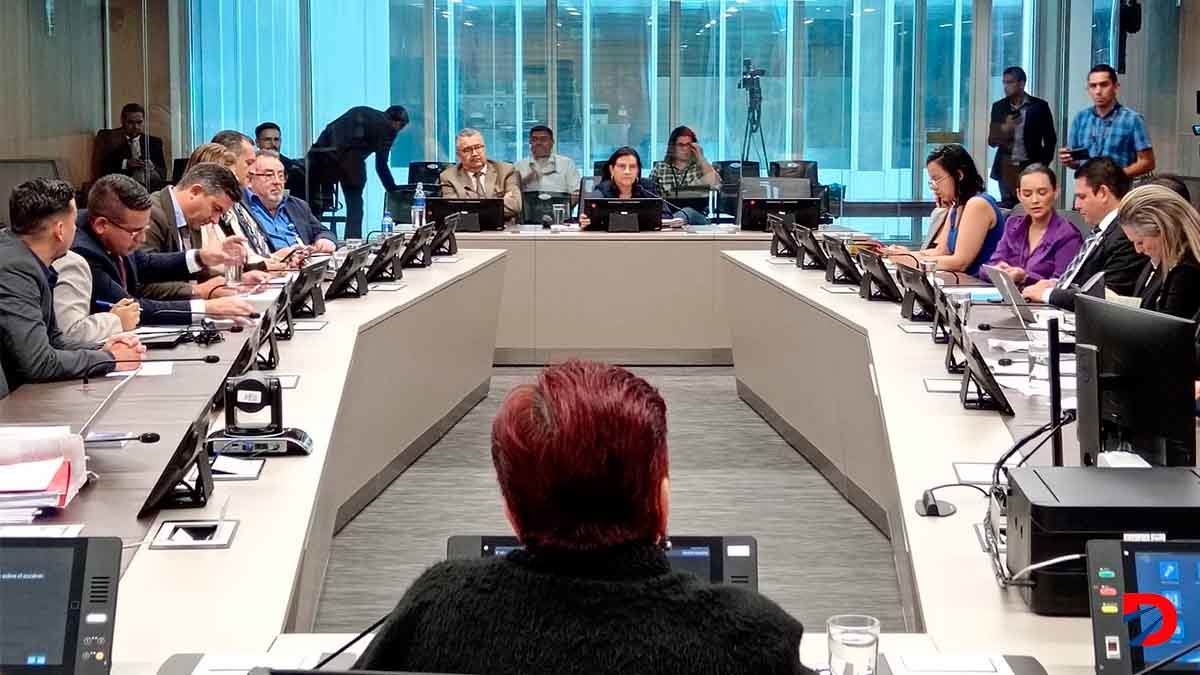 Marta Esquivel, presidenta ejecutiva de la CCSS, se le reclamó por no entregar los montos pagados demás por concepto de salario. Foto: Krissia Morris  Gray.