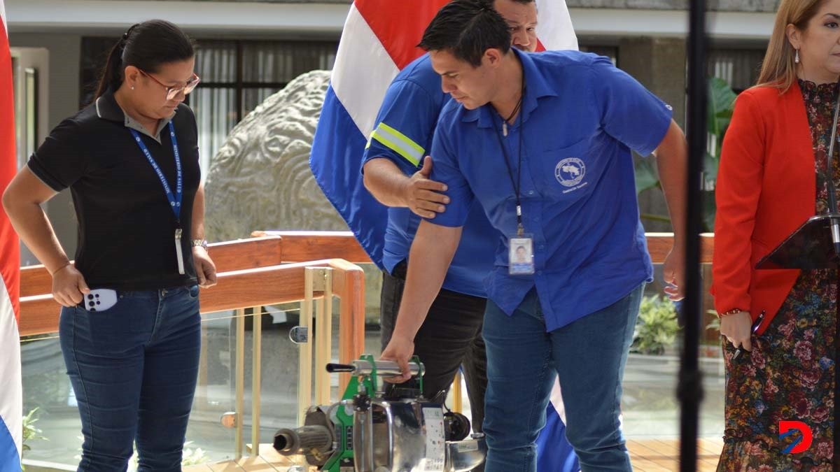 Personeros del Ministerio de Salud realizarán fumigaciones, casa por casa, para combatir el mosquito del Aedes Aegypti. Foto: Sócrates Colindres.