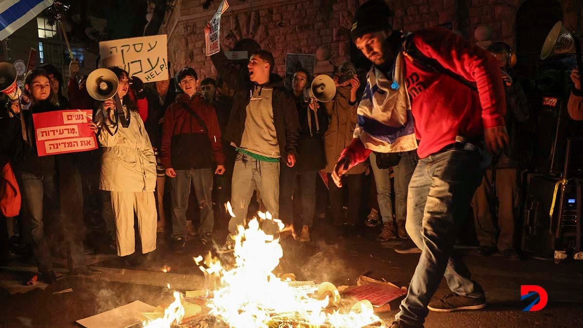 Familiares y amigos de los rehenes de Hamas siguen manifestándose para exigir su liberación. Foto: Ahmad Gharabli / AFP.