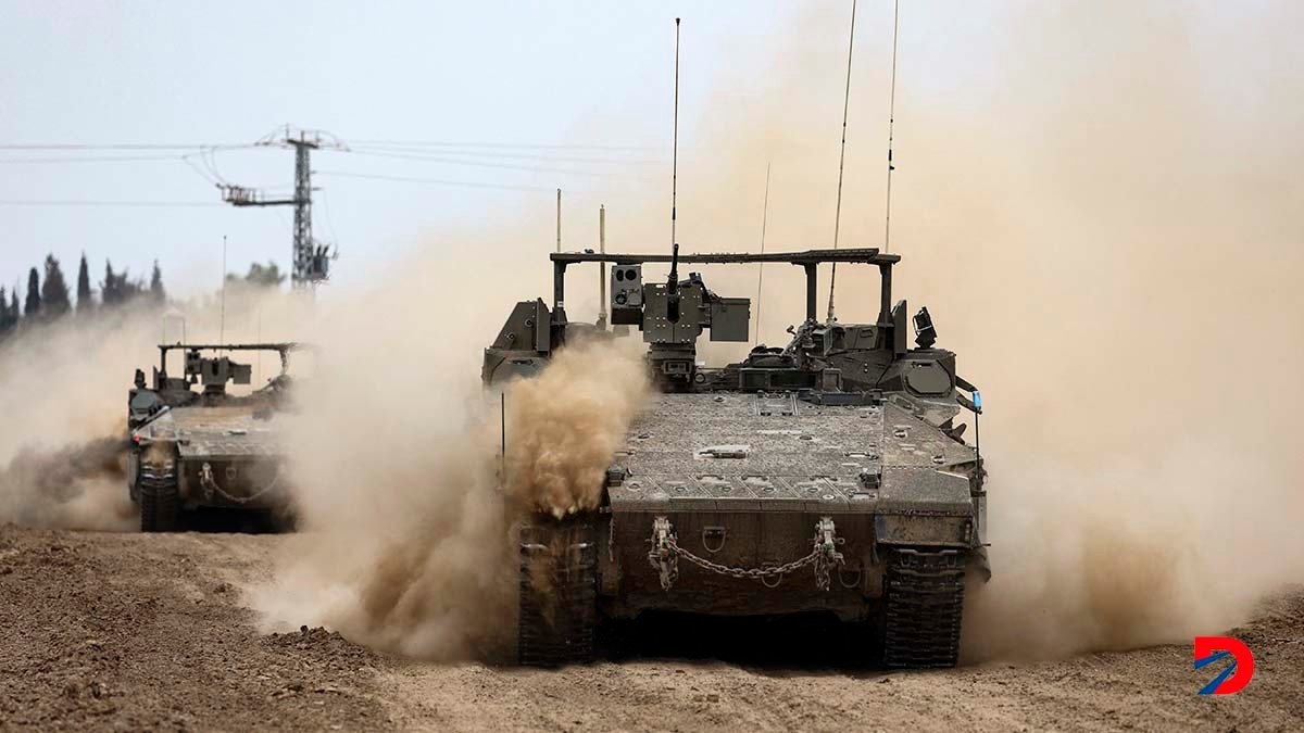 Tanques israelíes avanzan en la frontera con Gaza este viernes. Foto: Jack Guez / AFP.