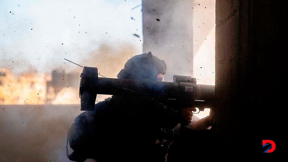 Un soldado israelí dispara en un lugar no determinado de Gaza. Foto: Armada de Israel / AFP.