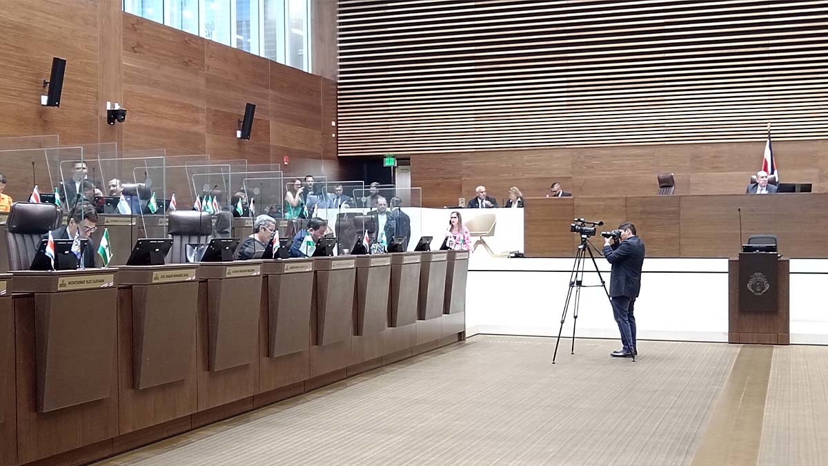 El presupuesto extraordinario fue aprobado por la mayoría de diputados presentes. Foto Sócrates Colindres