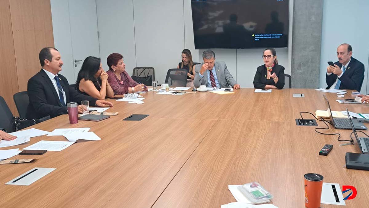 Reunión de fracción de PLN decidieron presentar mociones al proyecto del segundo presupuesto extraordinario. Foto PLN