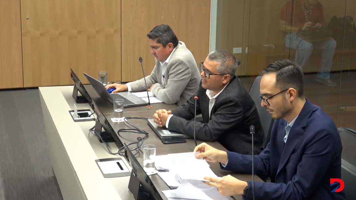 Los miembros de la Unidad de Infraestructura Aeronáutica  de la Dirección de Aviación Civil comparecieron ante los diputados en la Comisión de Infraestructura