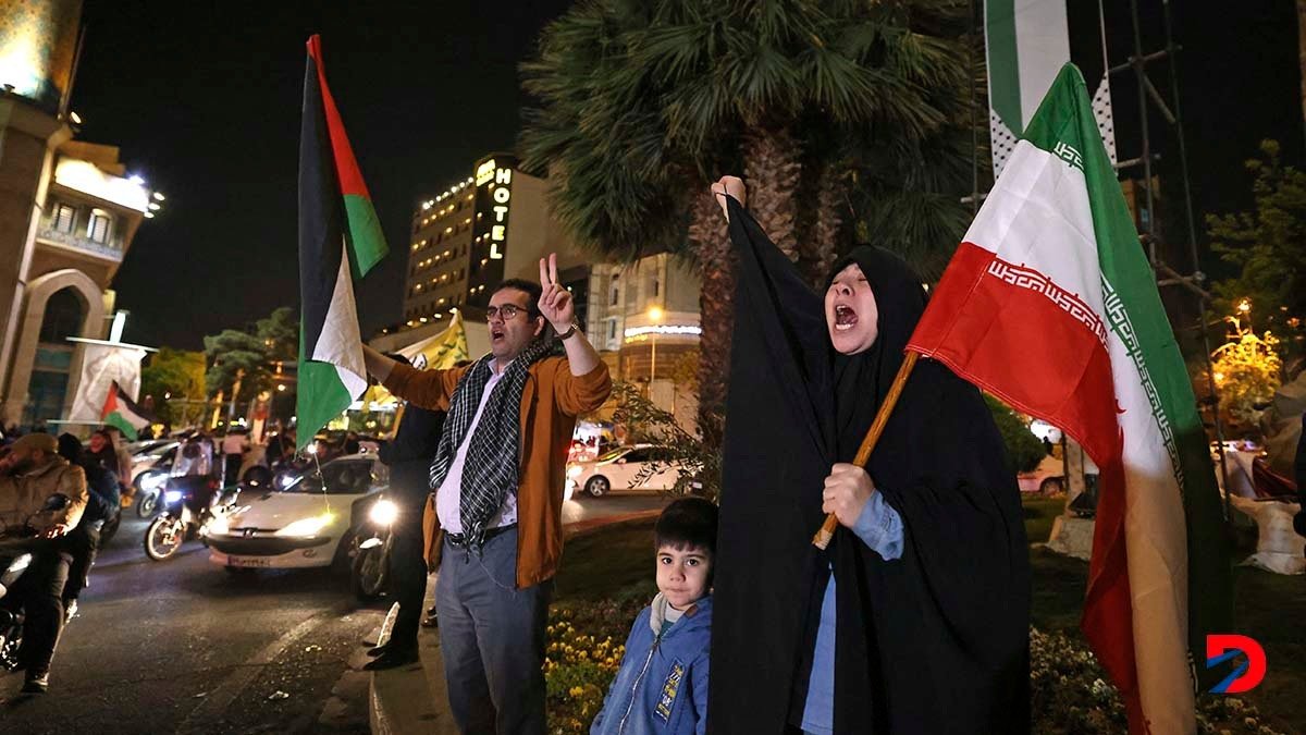 Manifestantes en apoyo a los palestinos, salieron el domingo por la madrugada a las calles en Teherán. Foto: Atta Kenare / AFP.