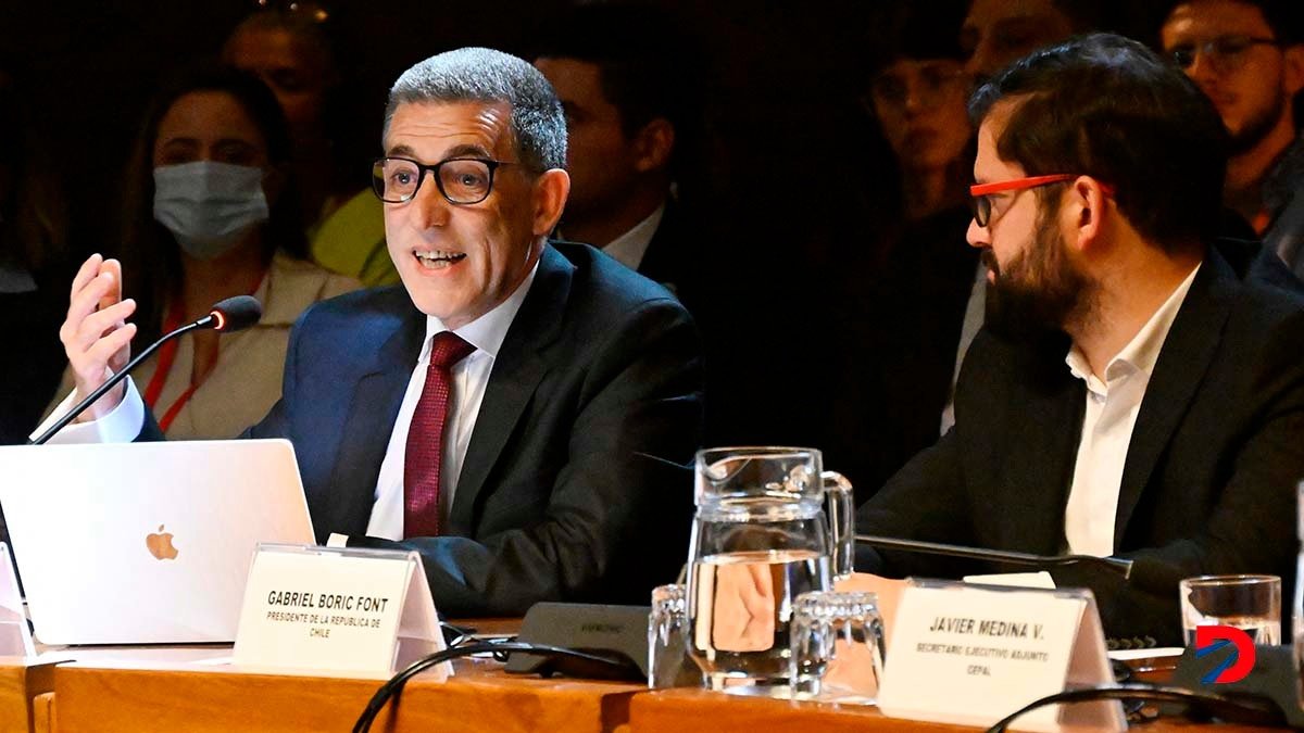 Marcelo Cousillas, presidente de la COP, y el presidente chileno, Gabriel Boric, durante la ceremonia de apertura. Foto: Rodrigo Arangua / AFP.