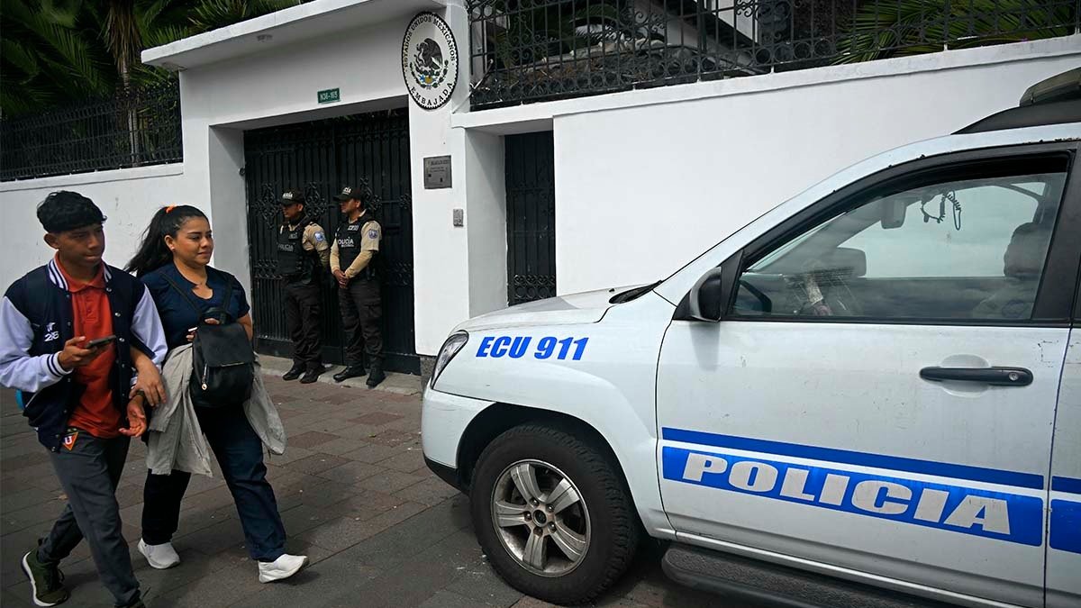 Desde el 8 de abril pasado la embajada de México en Quito quedó desocupada luego de la acción policial contra esa sede diplomática. Foto: Rodrigo Buendía / AFP.