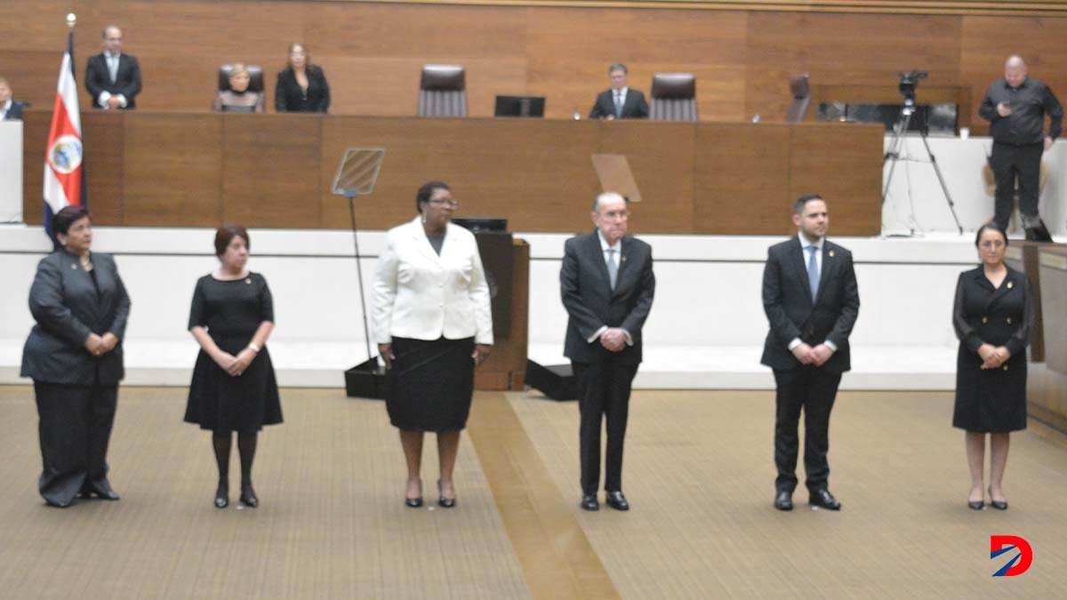 El directorio se presto a recibir el juramento para el cargo durante la tercera legislatura. Foto Sócrates Colindres