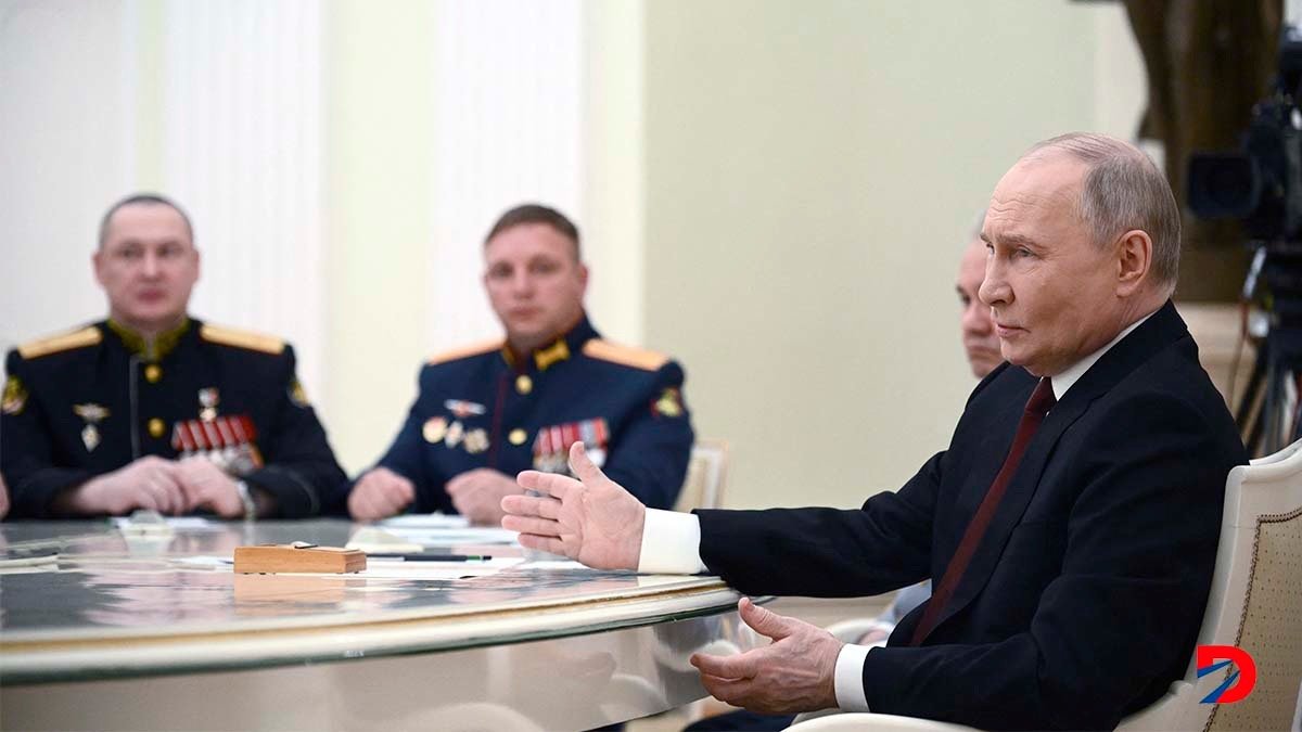 Vladimir Putin se reunió hace dos días con los comandantes involucrados en las acciones militares en Ucrania. Foto: Vladimir Astapkovich / Pool / AFP.