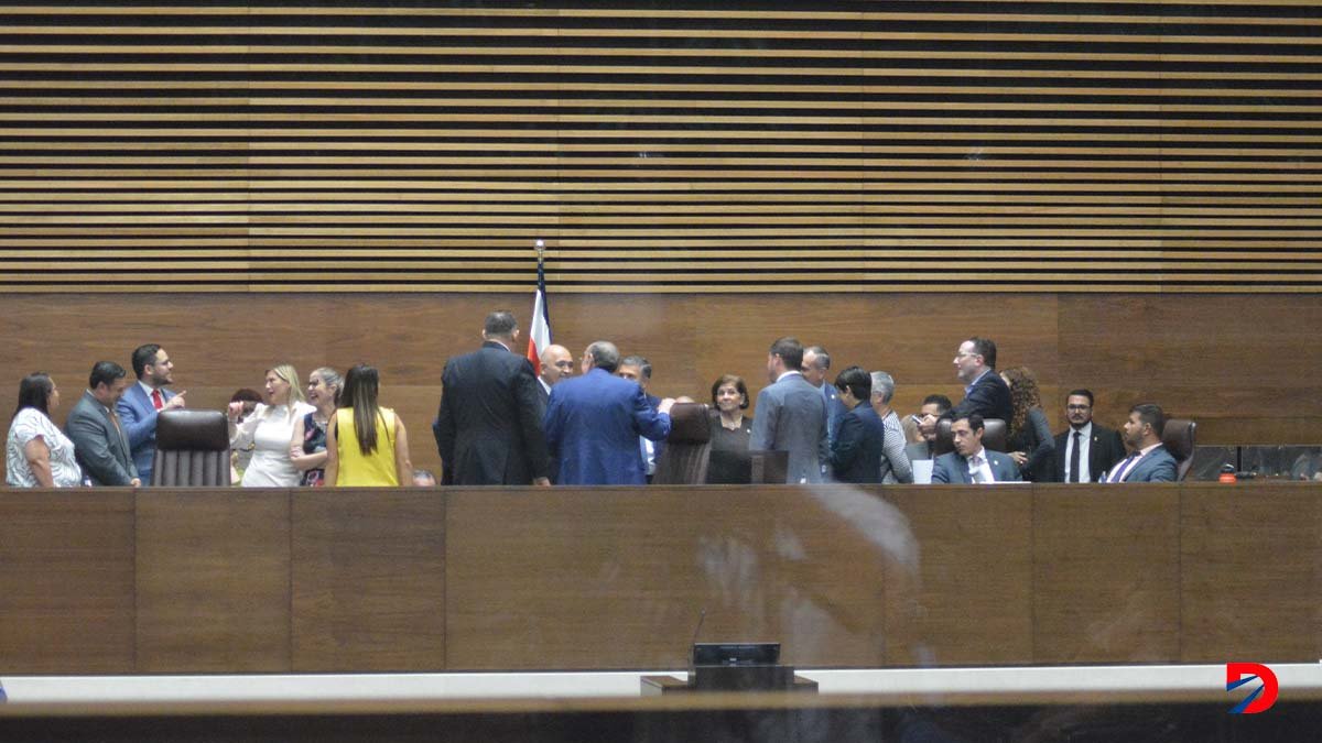 El Plenario  retrasa el revisar  el análisis de la convocatoria de referéndum . Foto Sócrates Colindres