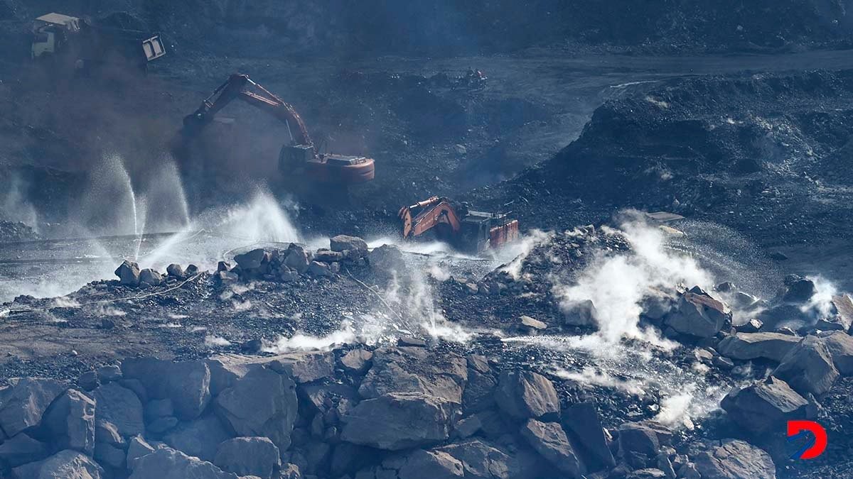 Imagen de una mina en Jharia, a las afueras de Dhanbad, en India. Foto: Idrees Mohammed / AFP.