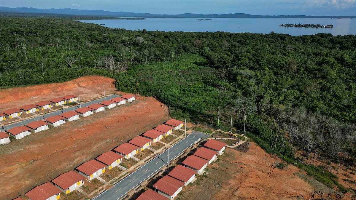 En Panamá, los habitantes de una pequeña isla debieron ser reubicados debido a que sus tierras están siendo anegadas por el mar. Todo, producto del cambio climático. Foto: Martín Bernetti / AFP.