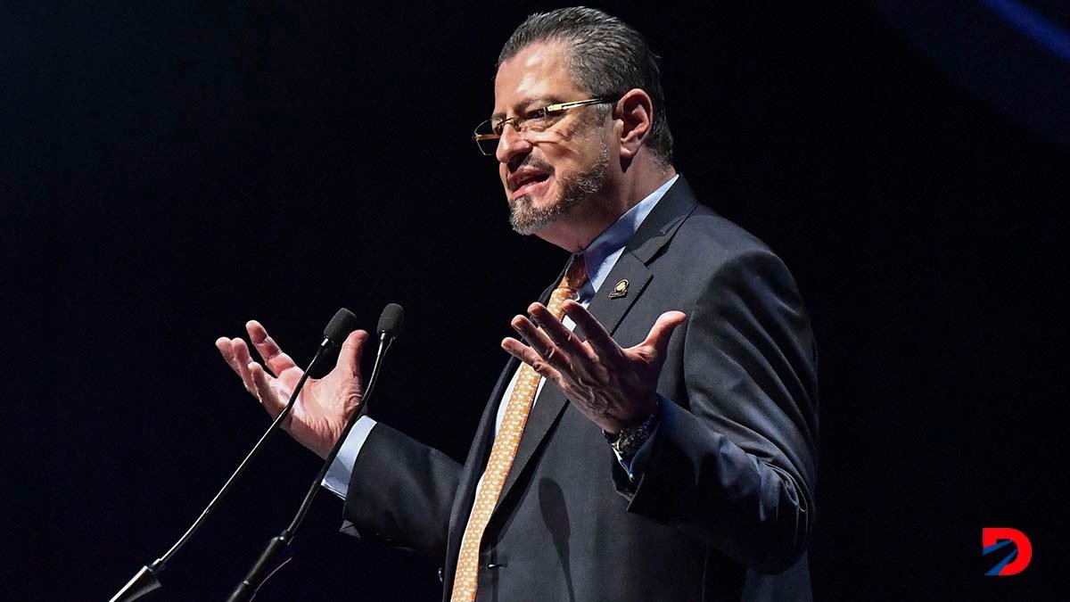 Las declaraciones del presidente Rodrigo Chaves se dieron este viernes, en la atención a la prensa sobre el evento de acción oceánica "Inmersos en el Cambio". Foto: Ezequiel Becerra /AFP