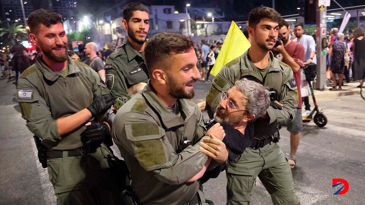 Miles de personas salieron a protestar en diversos lugares de Israel, pidiendo elecciones anticipadas dado que el Gobierno no ha podido traer de vuelta a los rehenes de Hamas. Foto: Jack Guez / AFP.