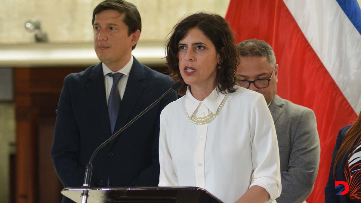 Paula Bogantes, ministra del MICITT manifestó que se está valorando cuánto tiempo dará el Poder Ejecutivo, vía decreto,  a las concesiones de radio y televisión próximas a vencer. Foto Sócrates Colindres