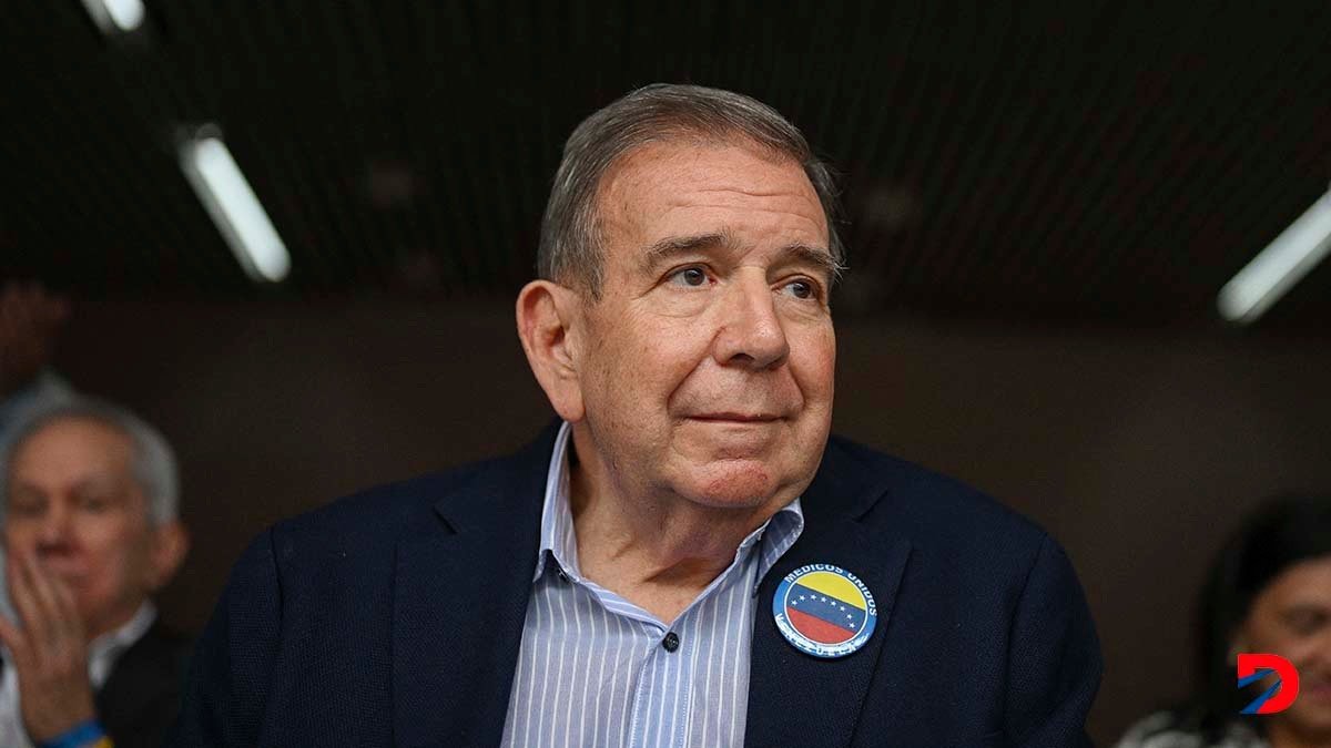 El candidato presidencial de la Plataforma Unitaria Democrática de Venezuela, Edmundo González, a la salida de una reunión con trabajadores de la salud. (Foto: Federico Parra / AFP.