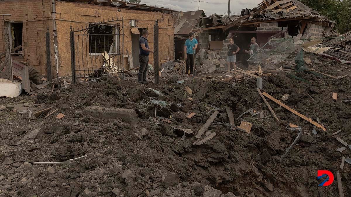 Al menos cuatro personas murieron y 34 resultaron heridas en un bombardeo ruso en la ciudad de Pokrovsk, en la región oriental de Donetsk. Foto: Roman Pilipey / AFP.