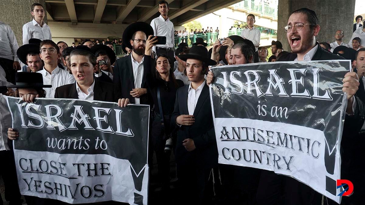 Las protestas de grupos ultraortodoxos se intensificaron en los últimos días en Israel, en contra del reclutamiento militar obligatorio. Foto: Jack Guez / AFP.