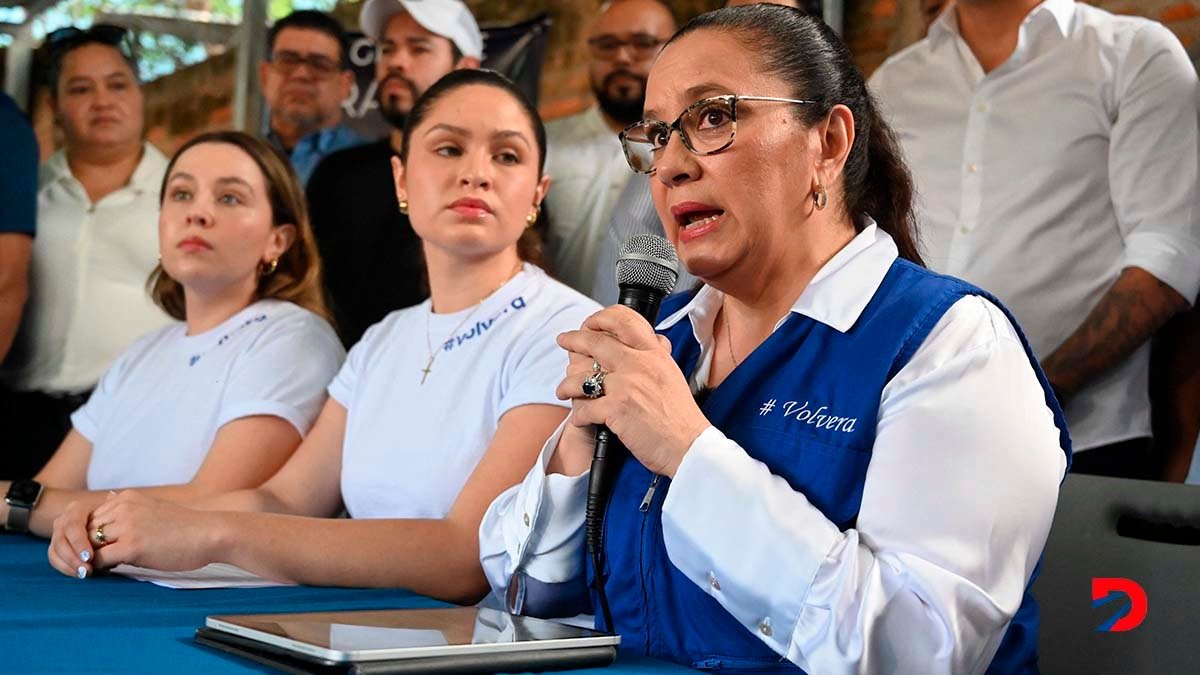 Ana García, la esposa de Juan Orlando Hernández, ofreció una conferencia de prensa para insistir en la inocencia de su marido. Foto: Orlando Sierra / AFP.