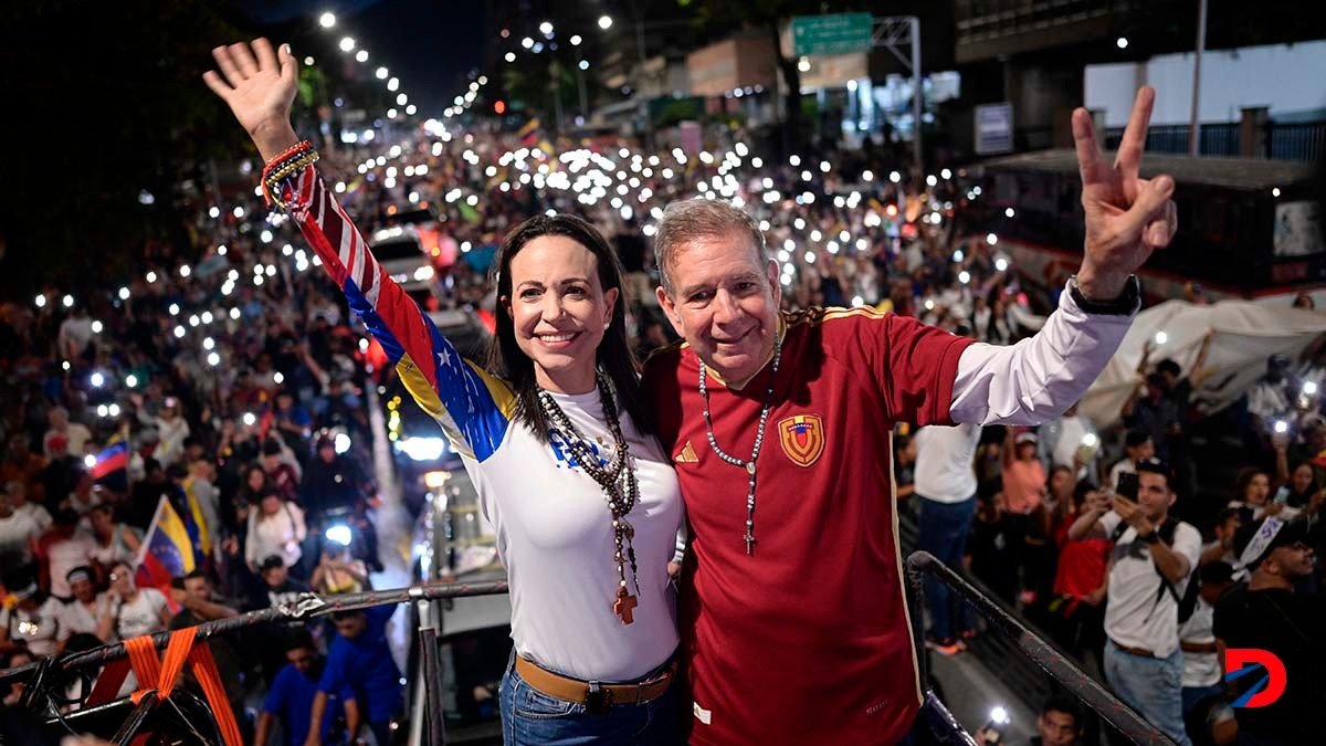 El candidato presidencial de la oposición venezolana, Edmundo González, junto a la líder de la oposición, María Corina Machado. Foto: Gabriela Oraa / AFP.