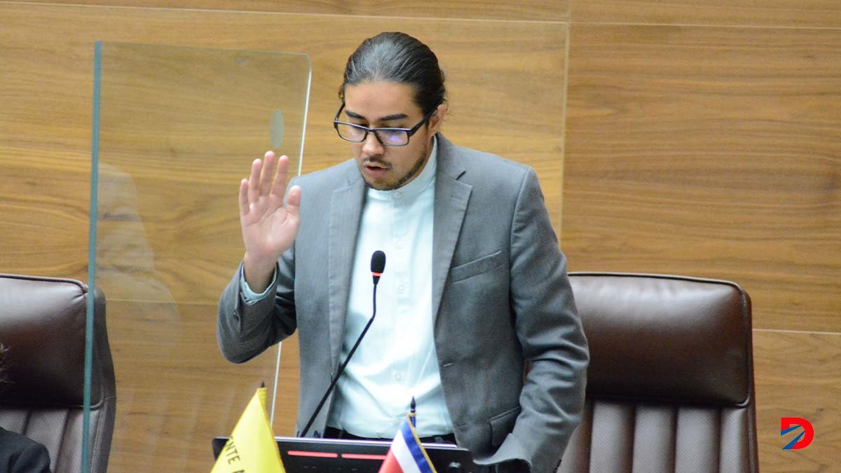 El diputado Acuña fue muy claro en sus señalamientos contra el proyecto del Ejecutivo para el referéndum. Foto Sócrates Colindres