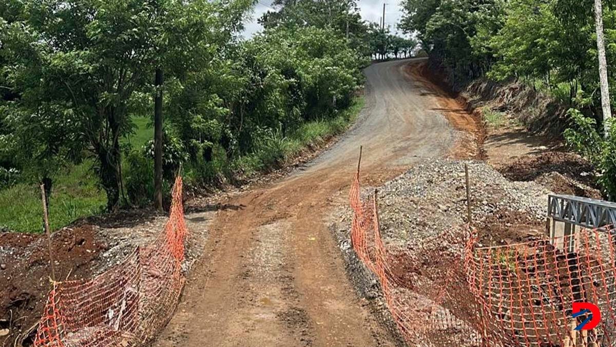 La Municipalidad de San Carlos ya tiene a su cargo una extensa red cantonal, como este camino en San Ramón de Ciudad Quesada. Foto: Municipalidad de San Carlos.