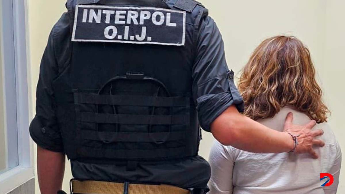 Agentes del OIJ-Interpol detuvieron a una mujer de nacionalidad mexicana requerida por supuestos delitos de narcotráfico y lavado de dinero. Foto OIJ