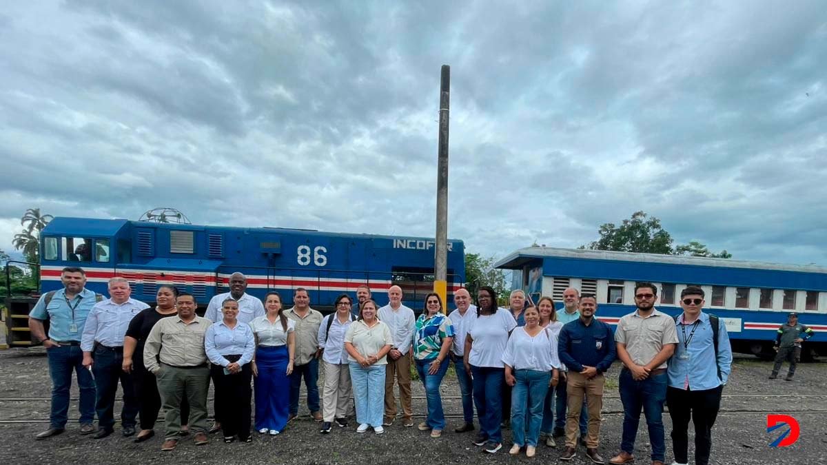 Autoridades de los cantones de Limón y Turrialba junto con diputados estuvieron en Pococí para hacer recorrido y analizar la operatividad del tren. Prensa PLN