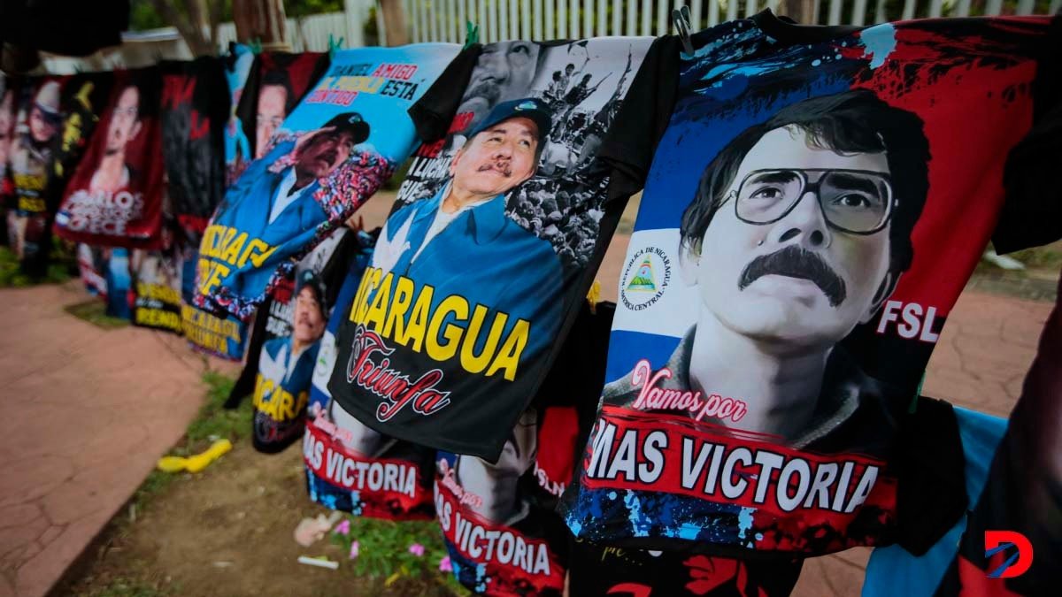 Hace dos años se vendieron camisetas alusivas al aniversario de la revolución sandinista. Foto: Oswaldo Rivas / AFP.